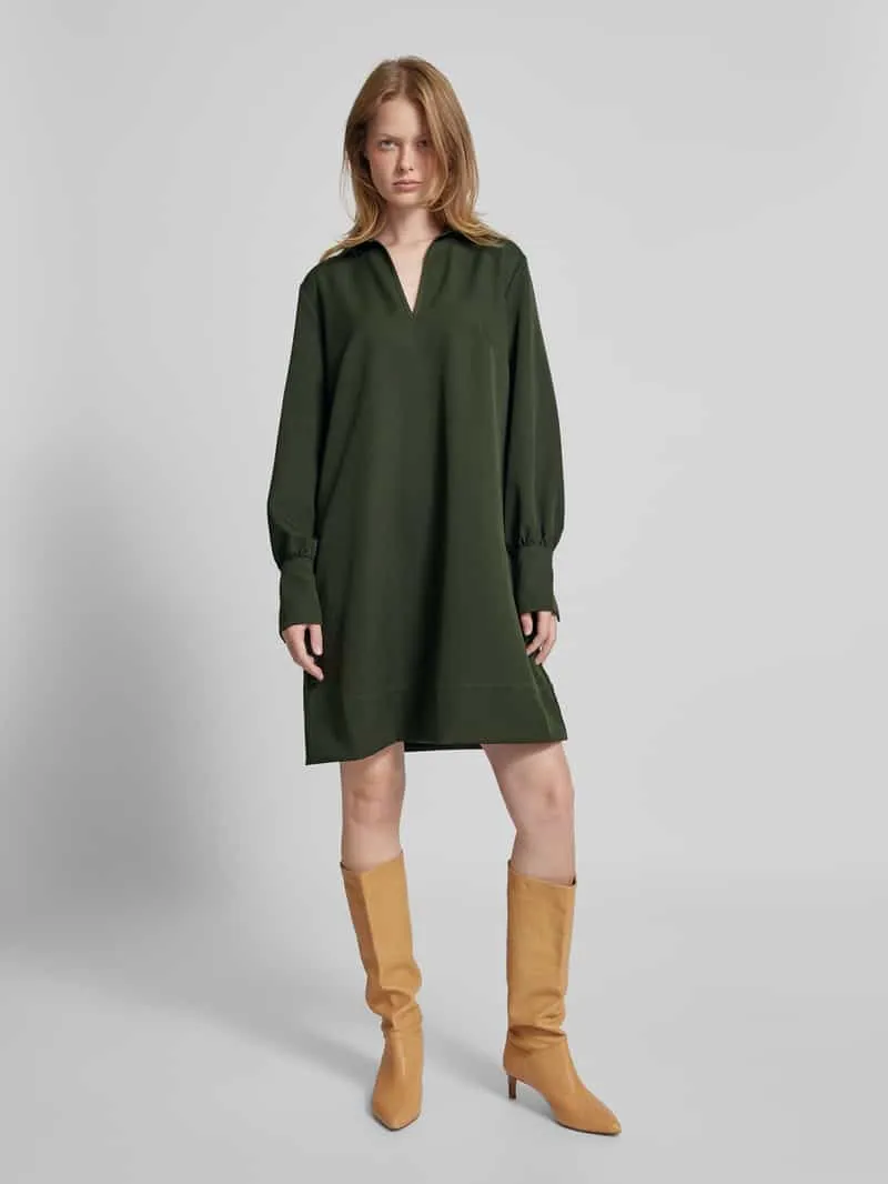 0039 italy Knielange jurk met platte kraag en V-hals Olijfgroen