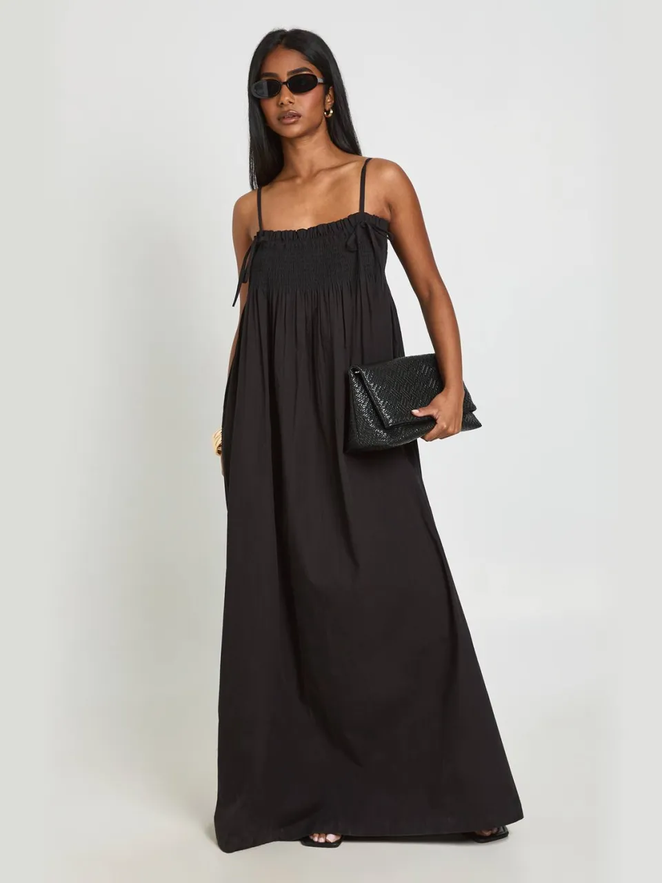 boohoo Dames Maxi Smock Jurk Met Gerimpeld Detail zwart, foto 2