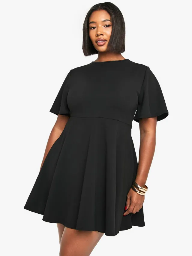 boohoo Dames Plus geplooide skaterjurk met engelenmouw Zwart