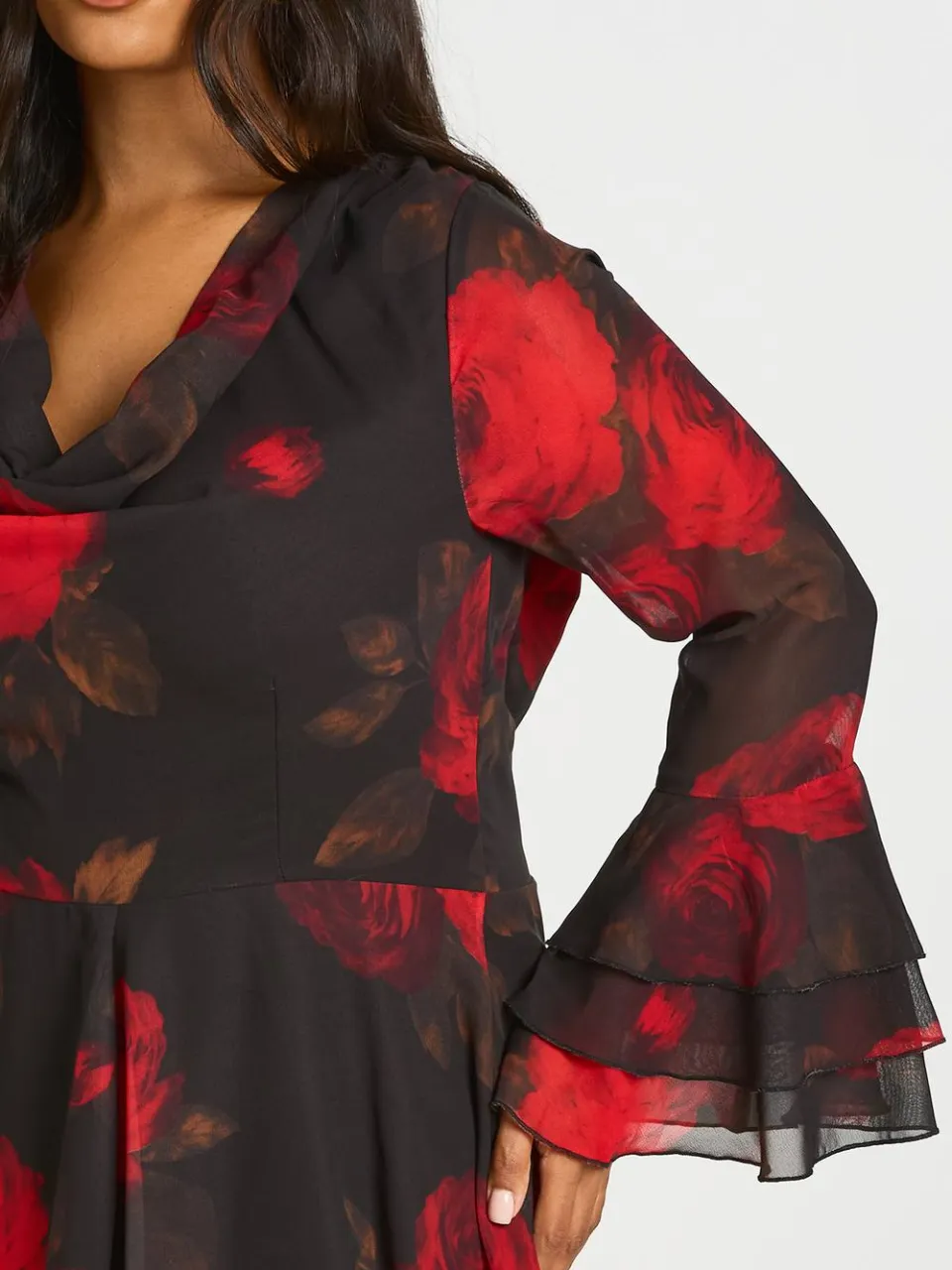 boohoo Dames Plus Bloemen Chiffon Mini-jurk Met Strikdetail Op De Rug En Wijd Uitlopende Rok zwart, foto 4