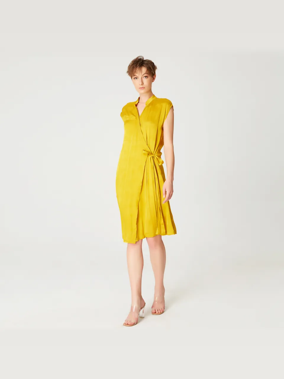 Smart & Joy Minimalistische wrap jurk geel, foto 2