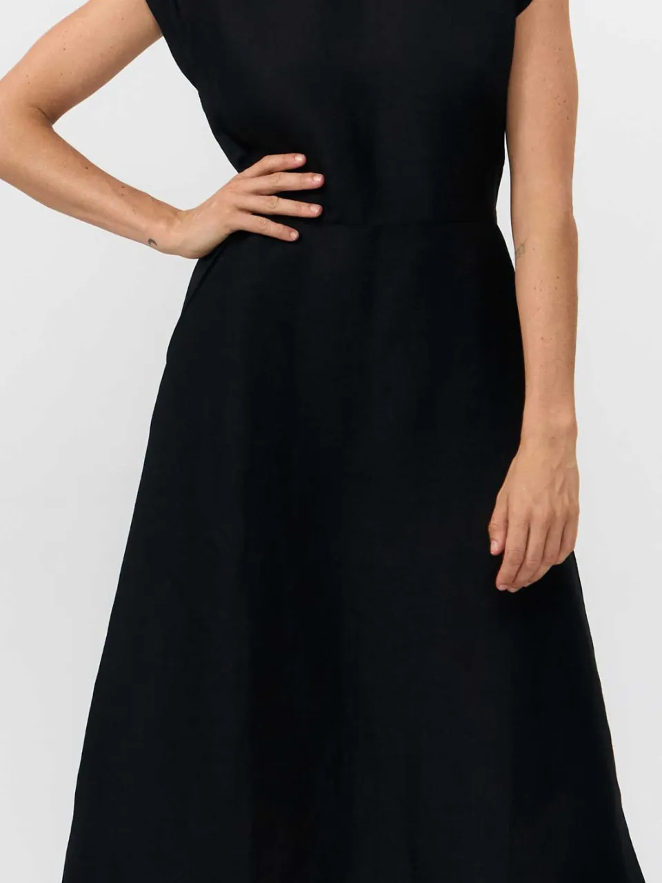 SUITE13LAB dames vegan Midi Jurk Tinto Zwart, foto 2