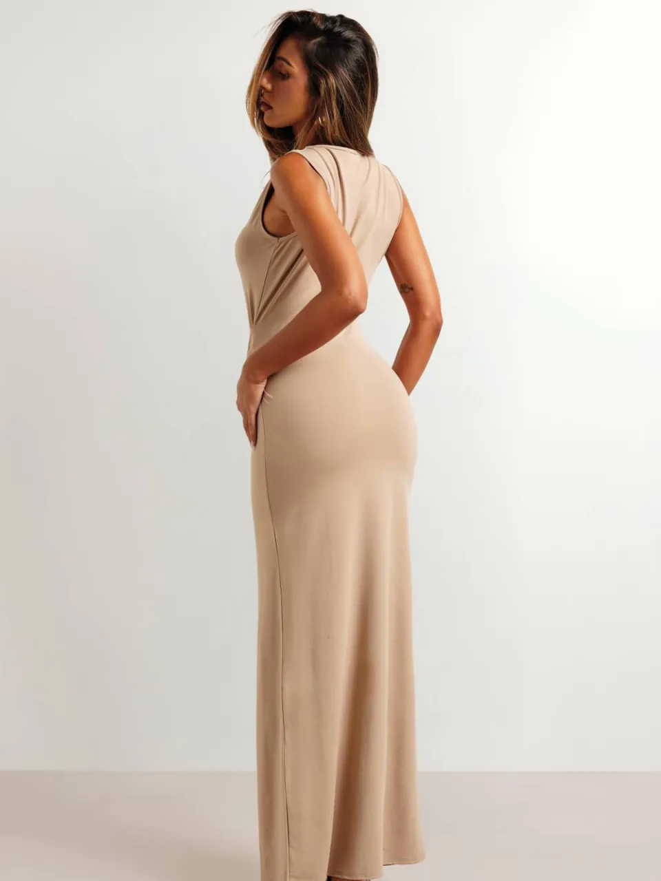 boohoo Dames Superzachte Mouwloze Maxi-jurk Met Geknoopte Taille mokka, foto 3