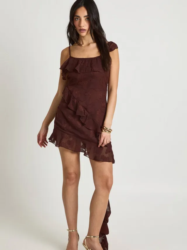 boohoo Dames Gebloemde Burnout Jurk Met Ruches Detail Chocoladebruin