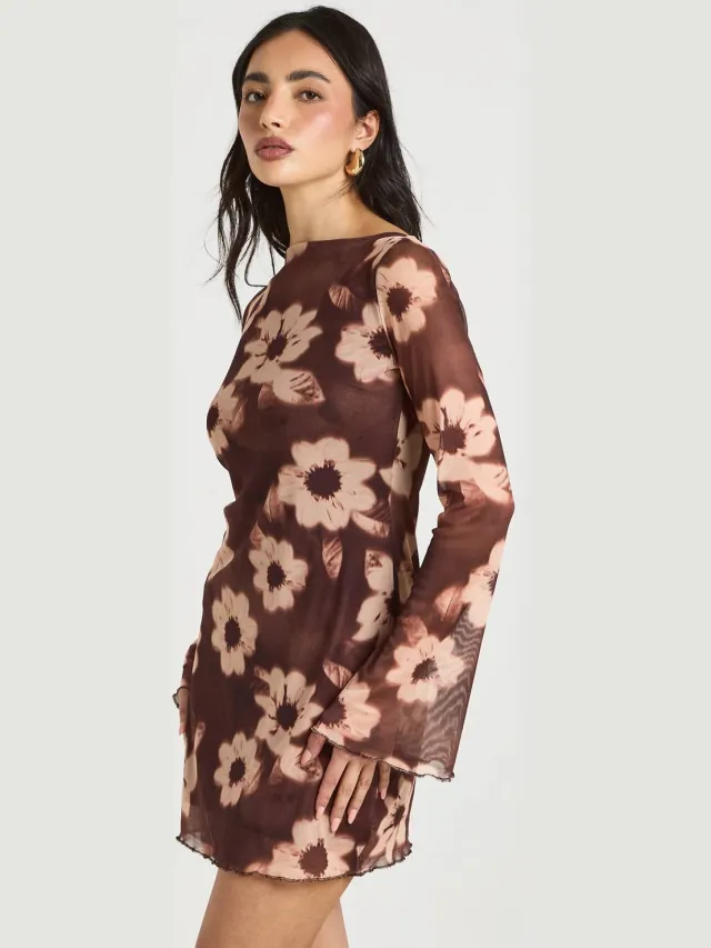 boohoo Dames Bloemen Mesh Wijde Mouw Mini Jurk Chocoladebruin