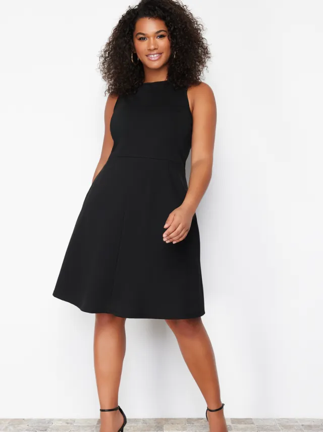 Trendyol Curve Dames Zwart Effen Kort / Mini Mouwloos Casual Skater Grote maten Jurk
