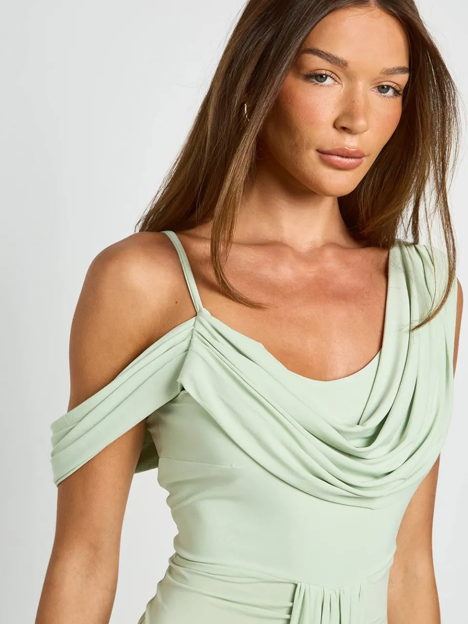 boohoo Dames Dubbele Laag Slinky Drape Voorkant Cold Shoulder Maxi Jurk verstandig, foto 4