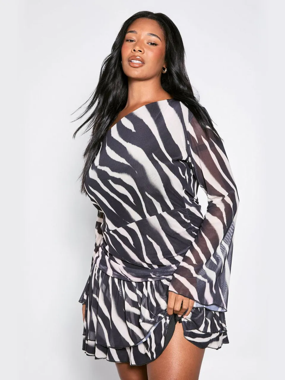 boohoo Dames Plus Zebra Asymmetrische Skater Jurk zwart, foto 3
