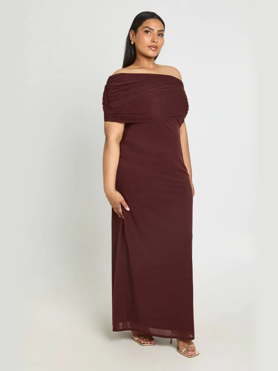 boohoo Dames Plus Bardot Off-shoulder Maxi Jurk chocoladebruin, foto 2