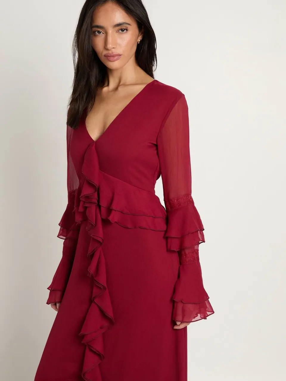boohoo Dames Chiffon Ruches Kant Trim Detail Maxi Jurk merlot, foto 3