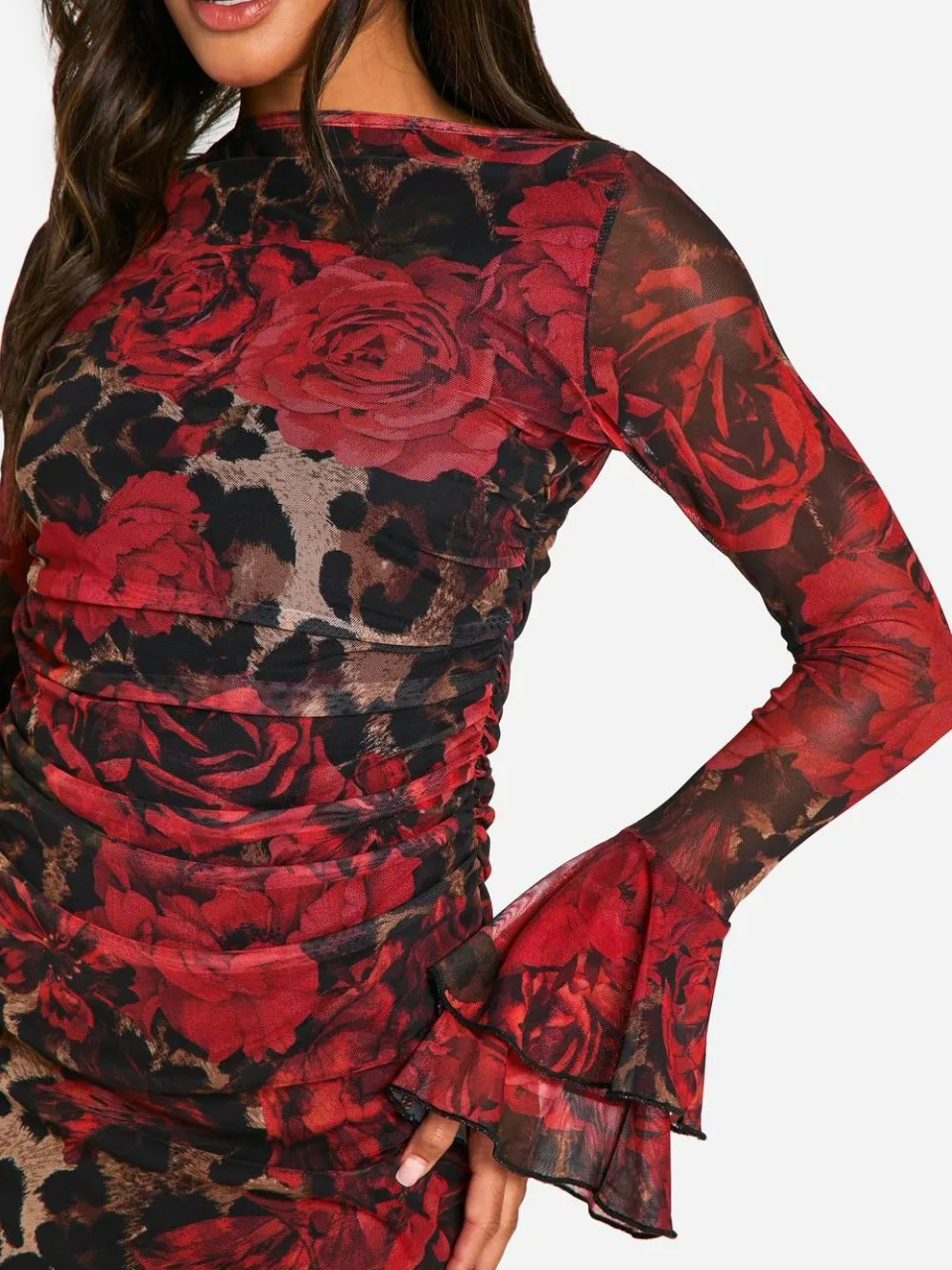 boohoo Dames Slash Neck Mixed Leopard Print Flare Sleeve Mini Dress luipaardprint, foto 4