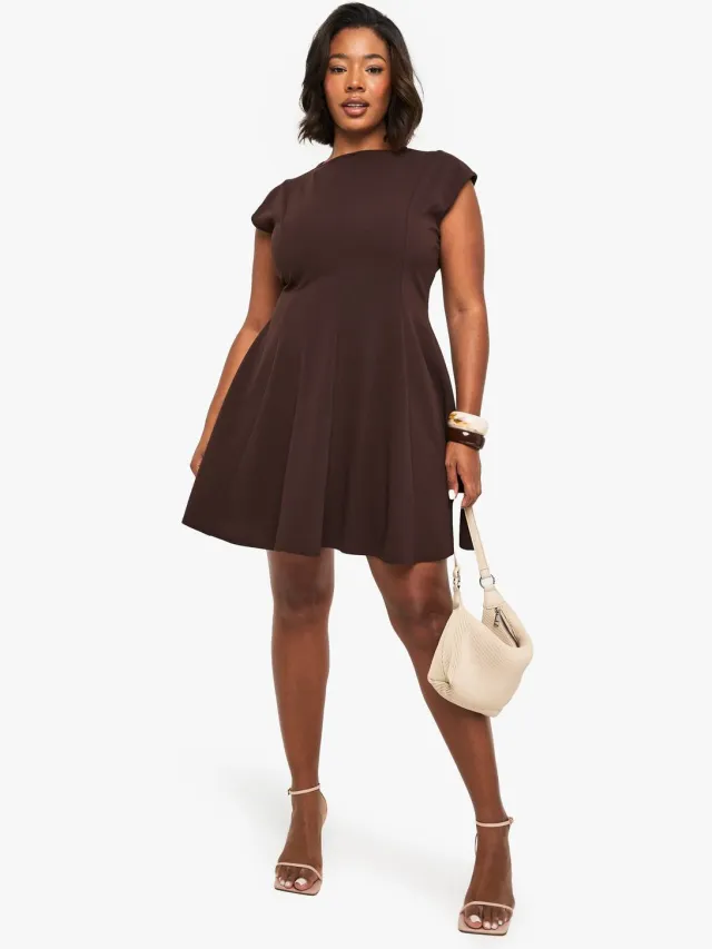 boohoo Dames Plus gepaneerde volume schaatsjurk Chocoladebruin