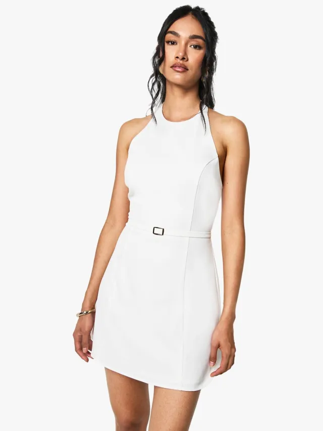 boohoo Dames Op maat gemaakte mini-jurk met gespdetail en halterneck Wit