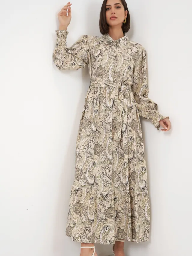 Big Dart Maxi Shirtjurk met Paisleyprint en Riem Beige