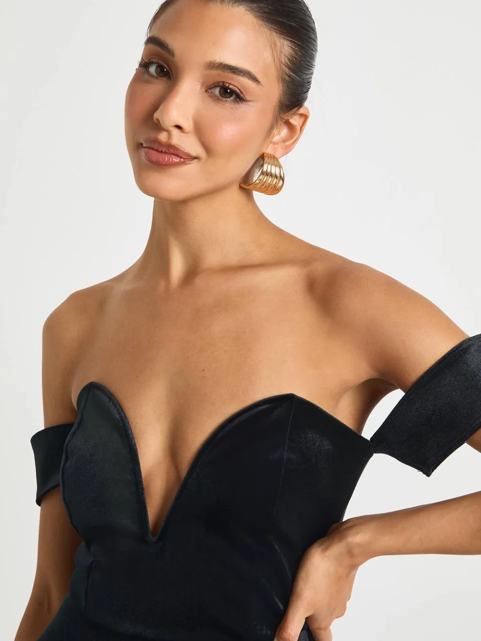 boohoo Dames Velvet Bardot Plunge Mini-jurk zwart, foto 4