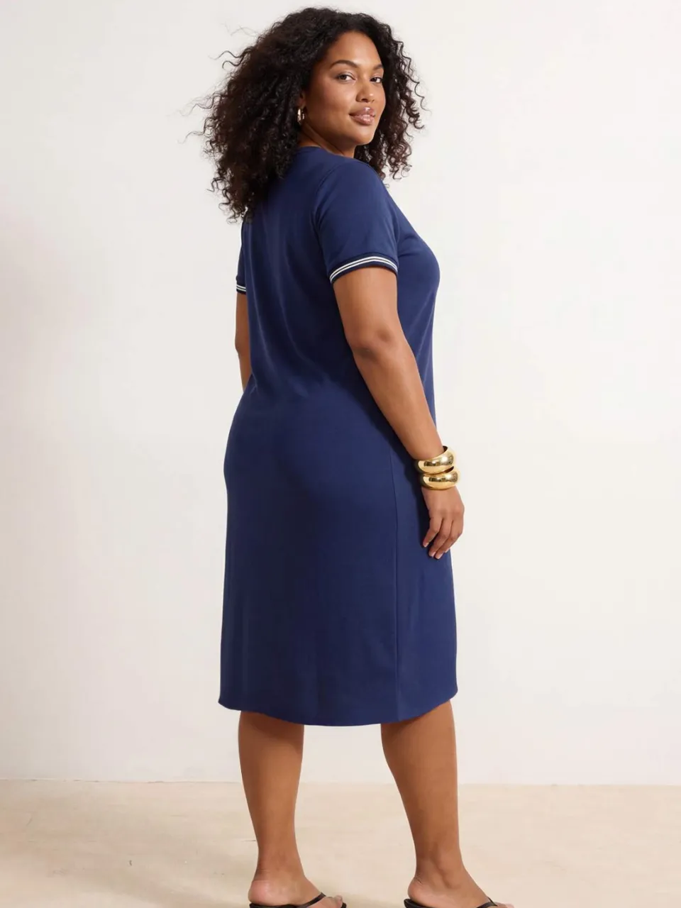 Trendyol Curve Dames Donkerblauw Effen Midi Kort Casual Recht Grote maten Jurk marineblauw/blauw, foto 2