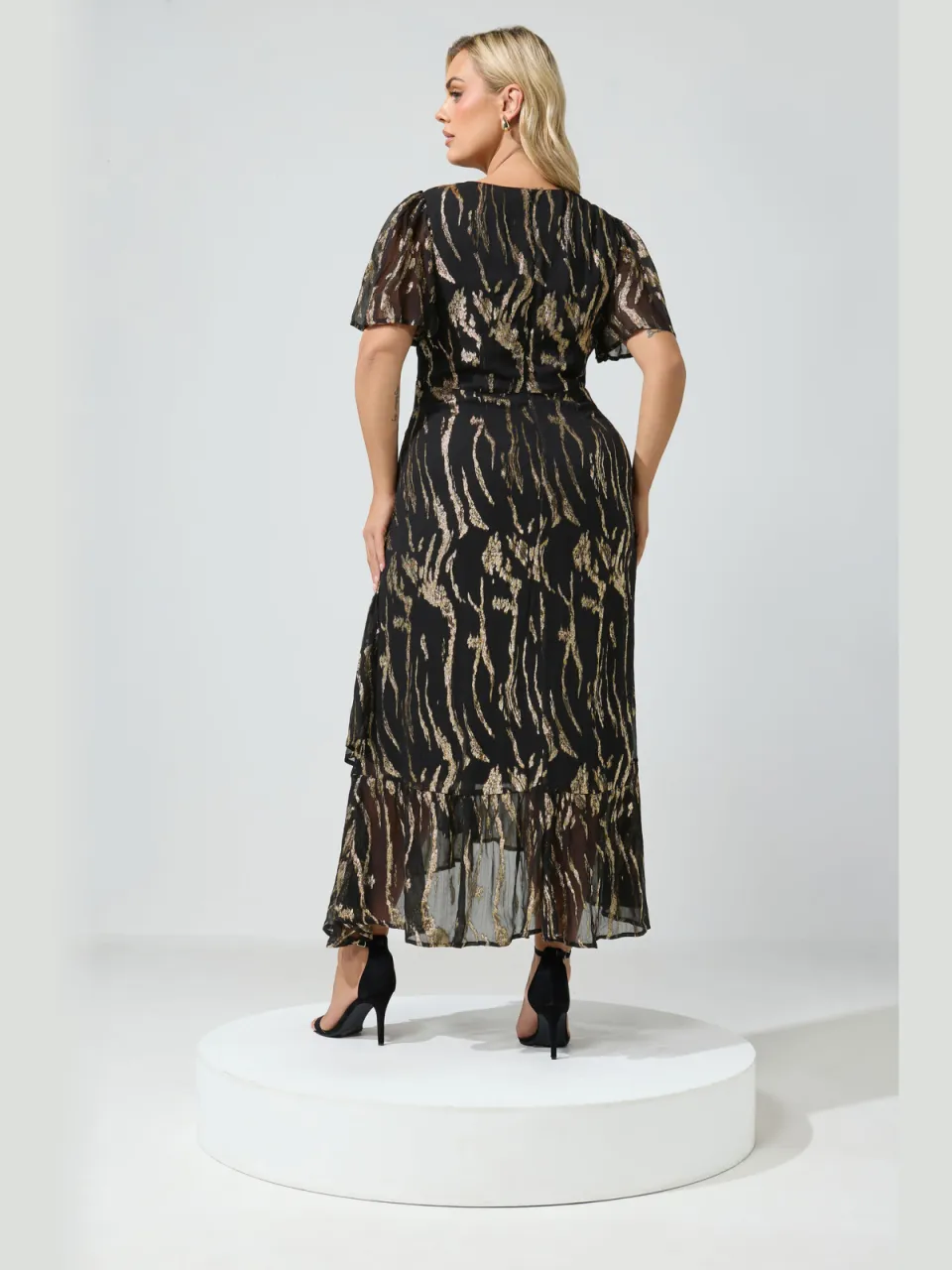 Yours London Zwarte En Gouden Metallic Wikkeljurk Met Ruches, foto 3