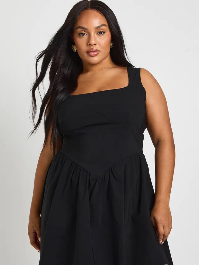 boohoo Dames Plus Bengaline Diepe V-hals Skaterjurk Zwart