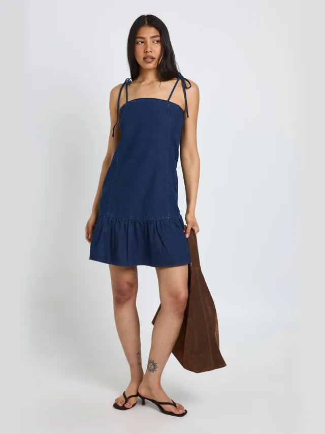 boohoo Dames Lange Denim Mini-jurk Met Bandjes En Verlaagde Zoom Indigo