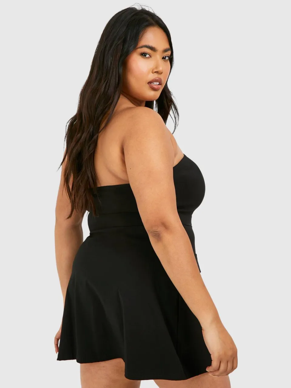boohoo Dames Plus Bandeau Skater Mini Dress zwart, foto 2
