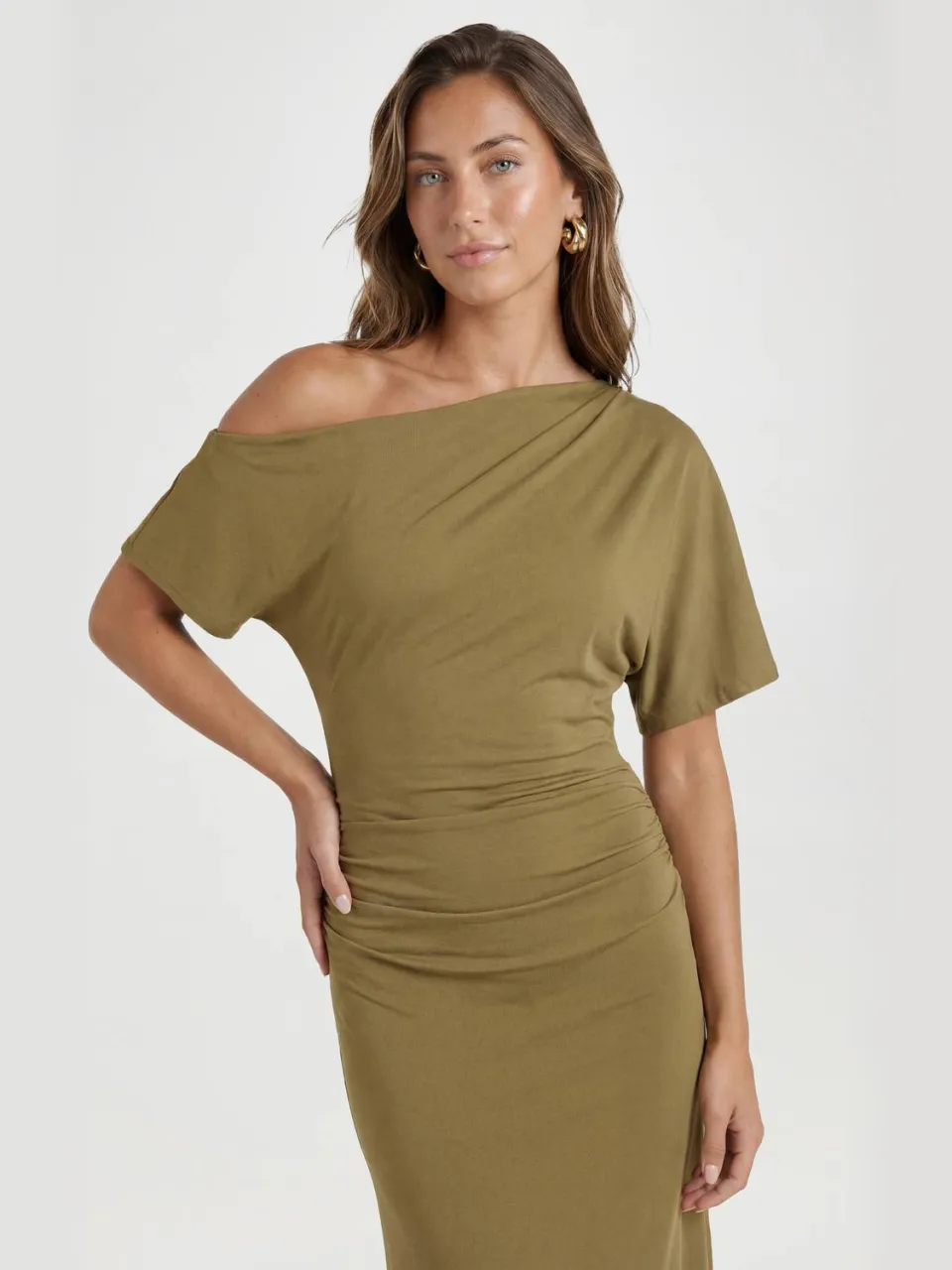 boohoo Dames Superzachte Maxi Jurk Met Verlaagde Schouder En Gerimpelde Taille kaki, foto 2