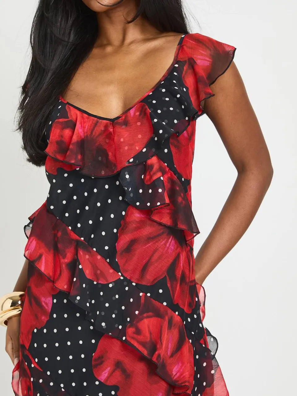 boohoo Dames Chiffon Maxi Jurk Met Ruches, Bloemen En Polkadots zwart, foto 2