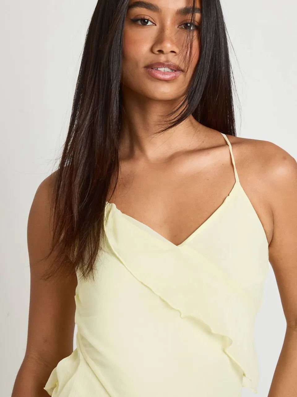 boohoo Dames Chiffon Maxi Jurk Met Ruche Detail citroen, foto 4