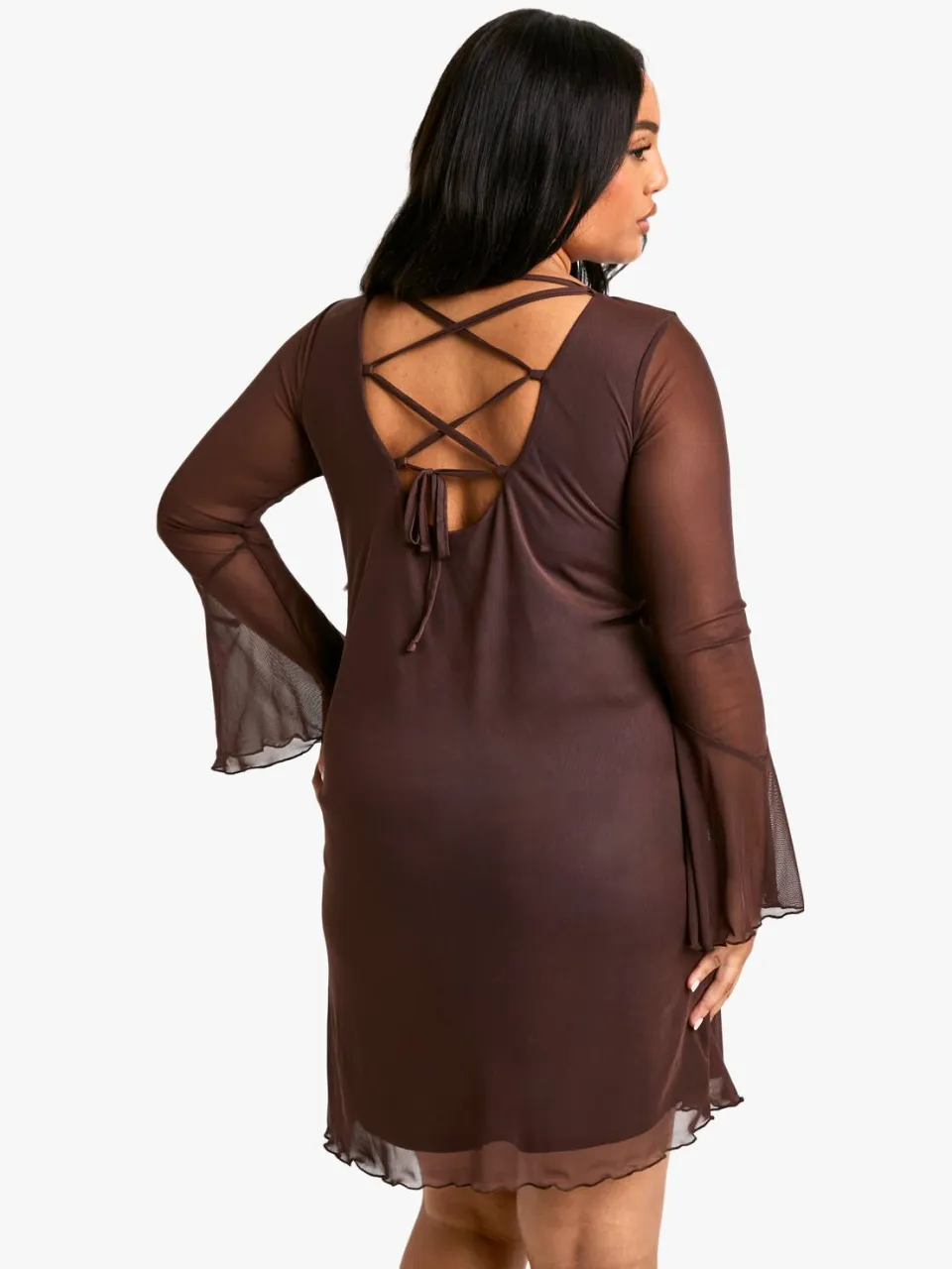 boohoo Dames Plus Mesh Ruffle Flared Sleeve Smock Jurk chocoladebruin, foto 2