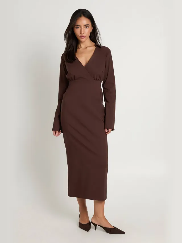 boohoo Dames Bengaline Wikkel Jurk Met Gerimpelde Taille Chocoladebruin