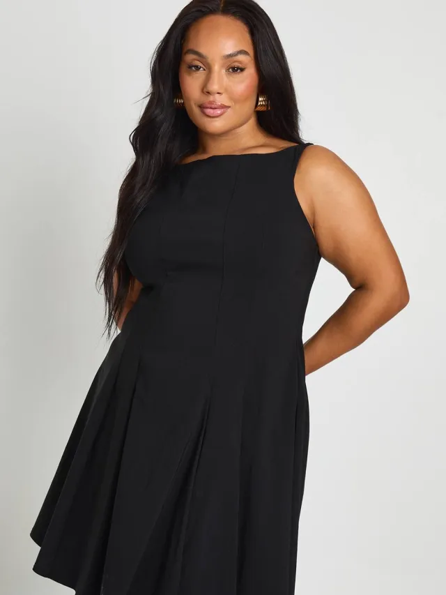 boohoo Dames Plus Bengaline Racer Hals Geplooide Skaterjurk Zwart