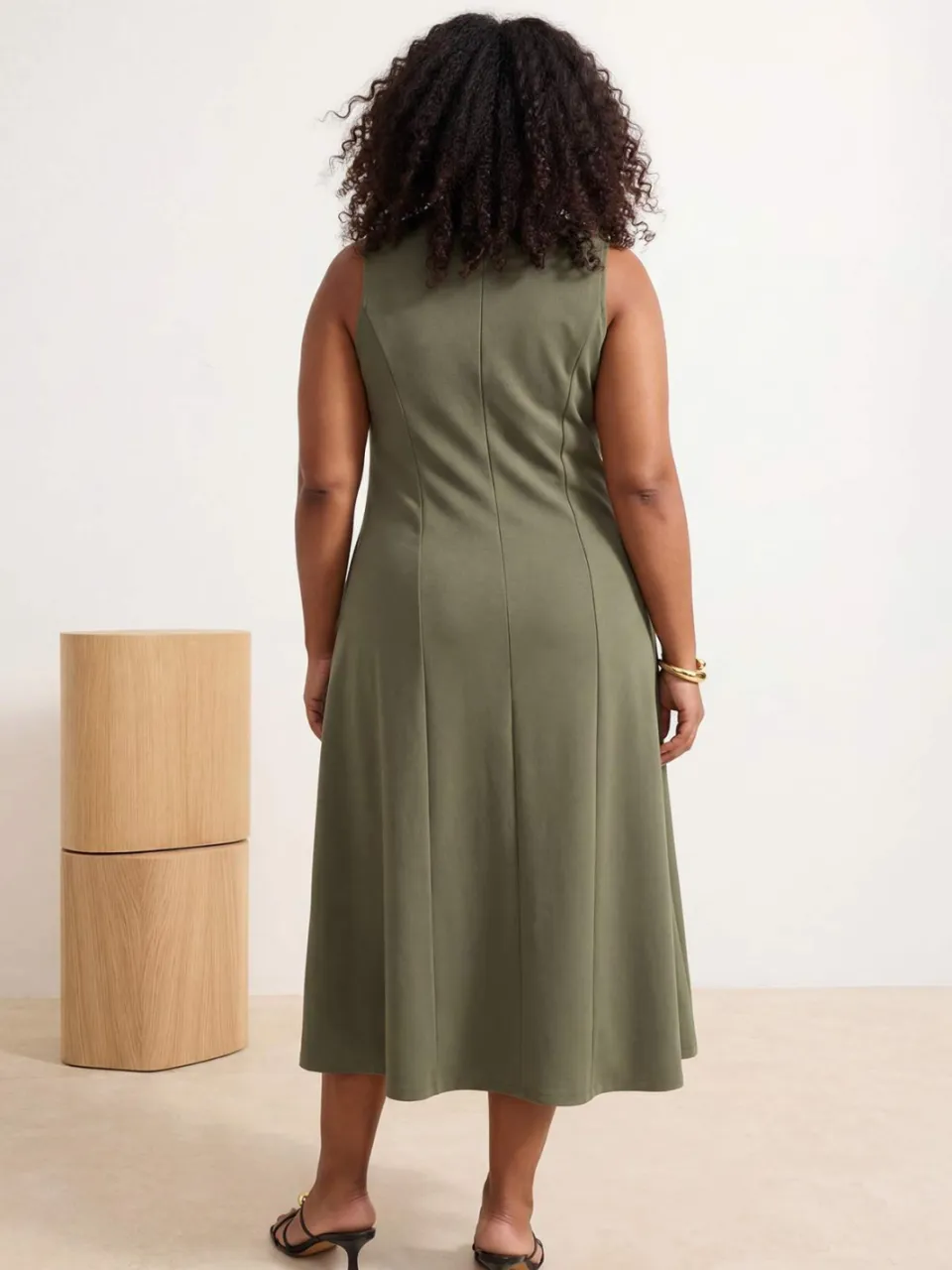 Trendyol Curve Dames Kaki Effen Midi Mouwloos Casual A-lijn Grote maten Jurk, foto 2