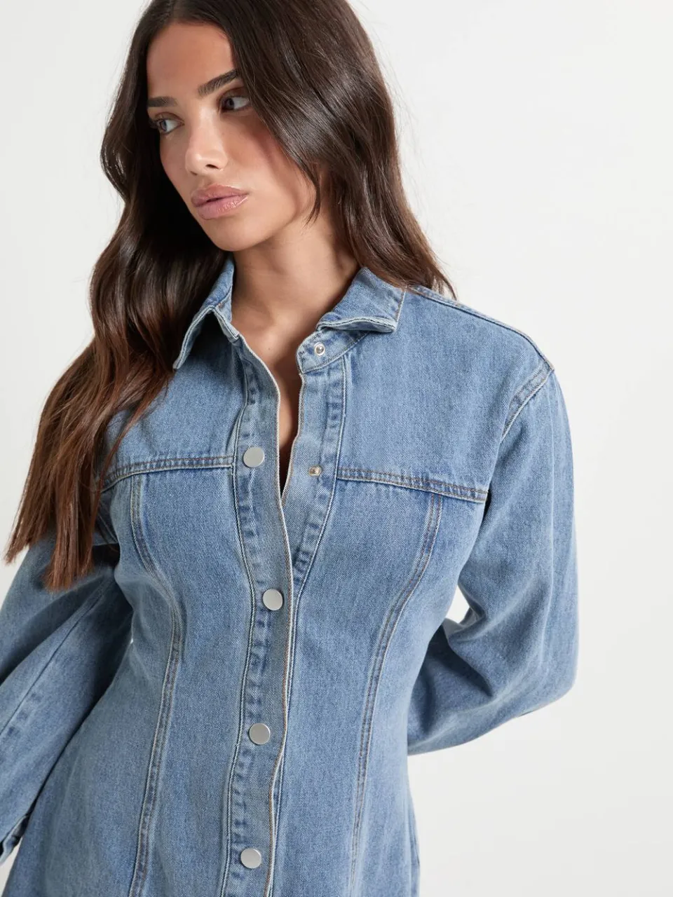 boohoo Dames Petite lange mouwen denimjurk met getailleerde taille, foto 4