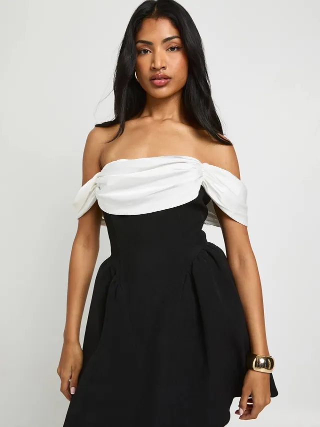 boohoo Dames Contrasterende drape detail mini skaterjurk Zwart