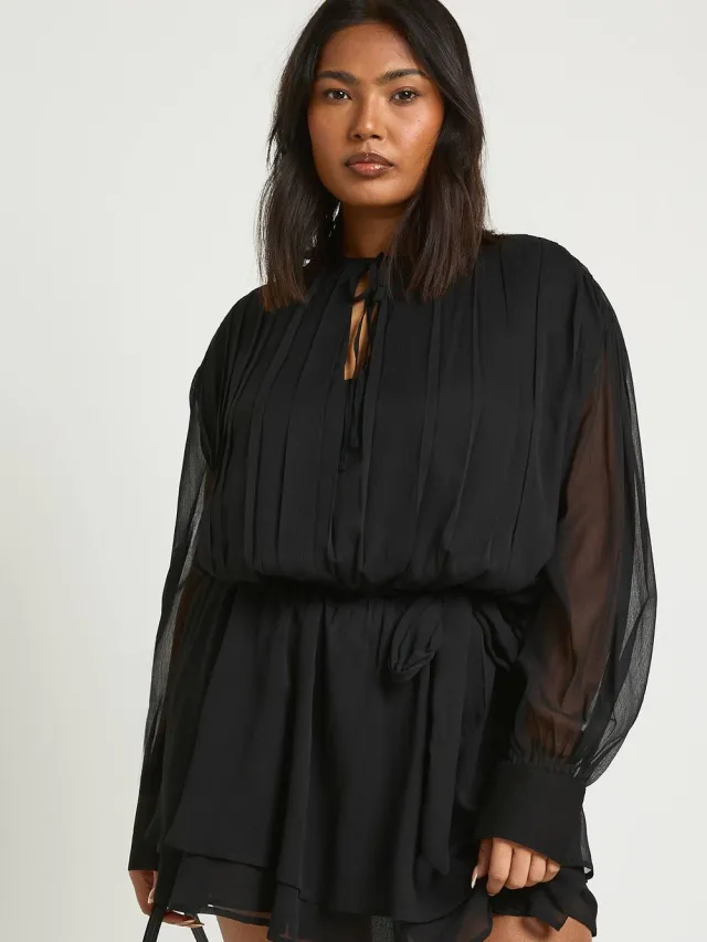 boohoo Dames Plus Chiffon Blouson Ruffle Strikceintuur Skater Jurk Zwart