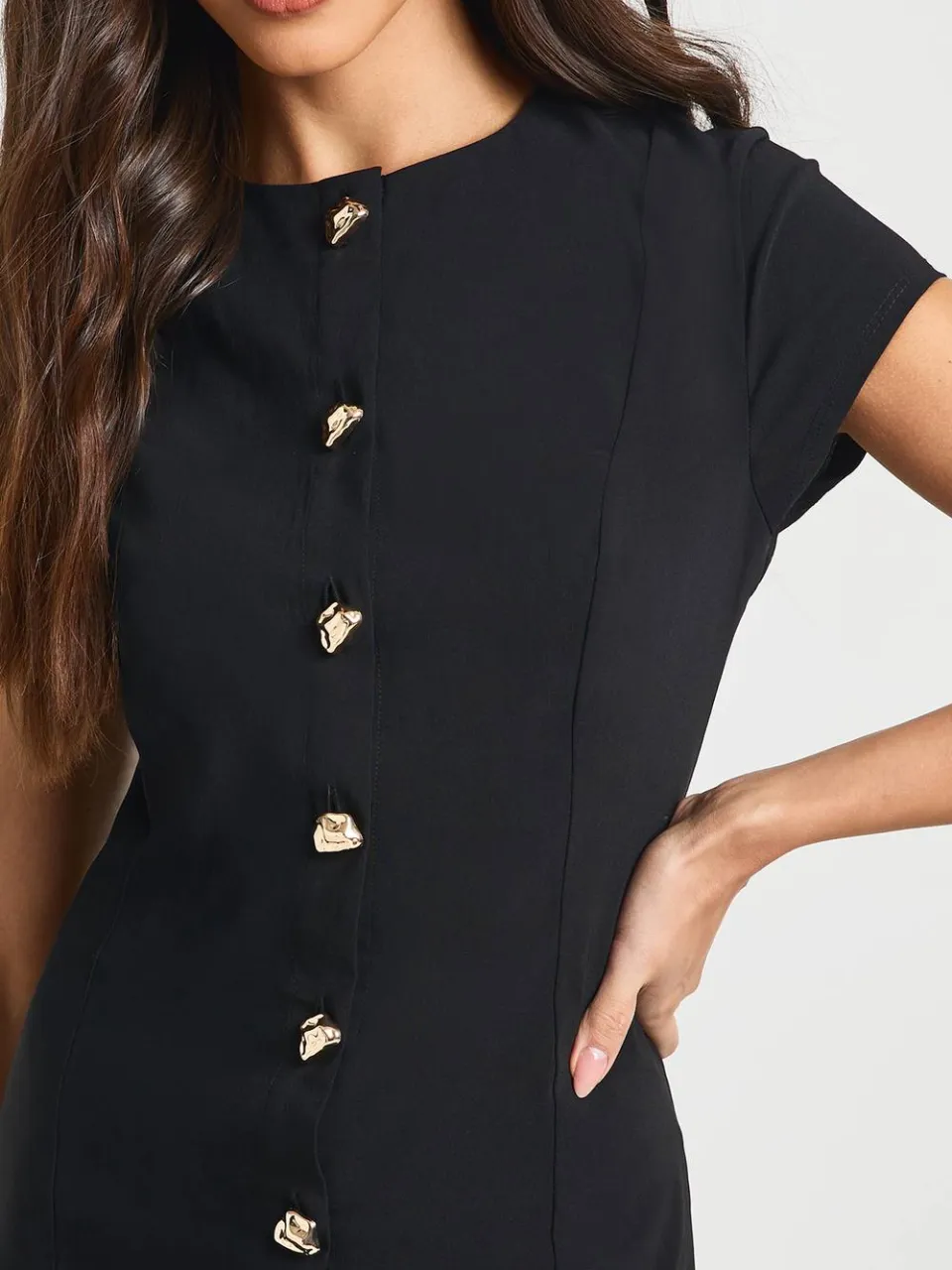 boohoo Dames Bengaline Gouden Knoop Trim Korte Mouw Shift Jurk, foto 4