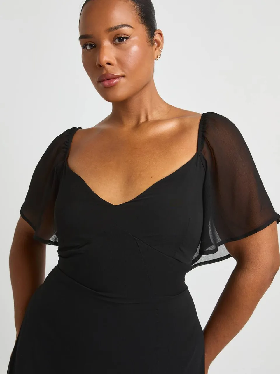 boohoo Dames Plus Chiffon Pofmouw Ruffle Maxi Jurk zwart, foto 3