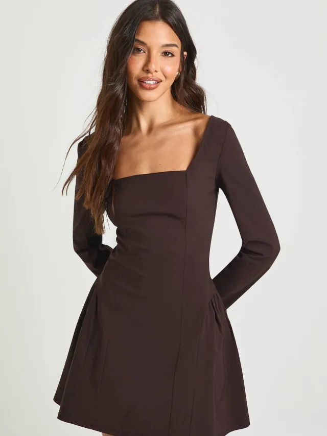 boohoo Dames Bengaline Vierkante Hals Getailleerde Skater Jurk chocoladebruin