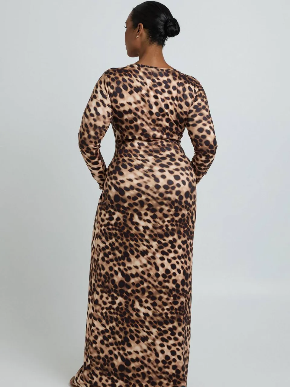 boohoo Dames Plus Toonkleurige Dierenprint Lange Mouwen Maxi Jurk chocoladebruin, foto 3