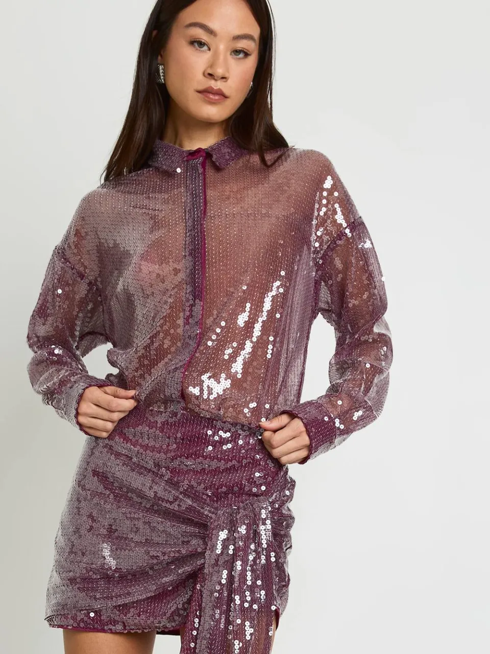 boohoo Dames Lang transparante pailletten gedrapeerde mini-overhemdjurk wijn, foto 2