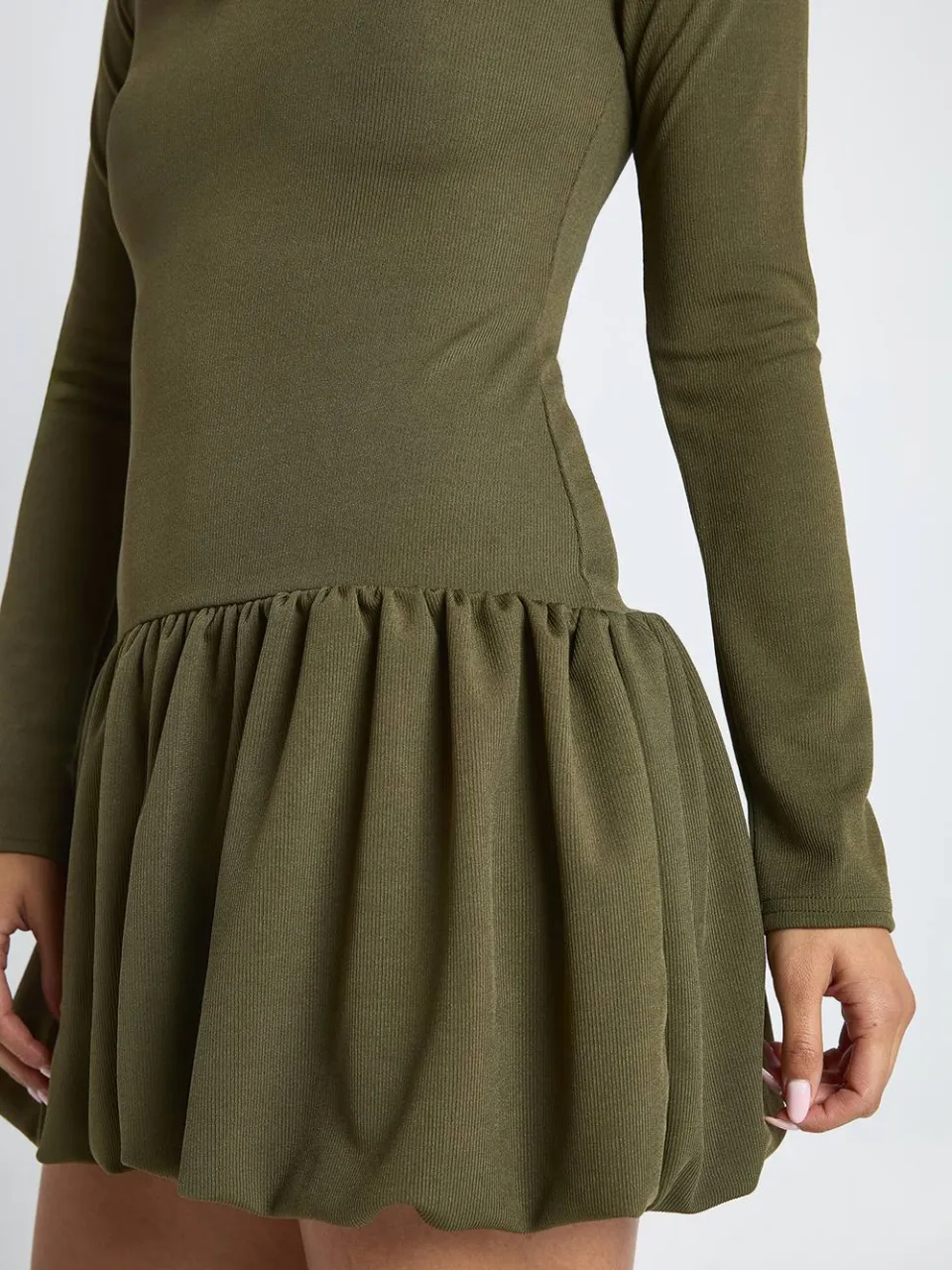boohoo Dames Geribbelde Puffball mini-jurk kaki, foto 4