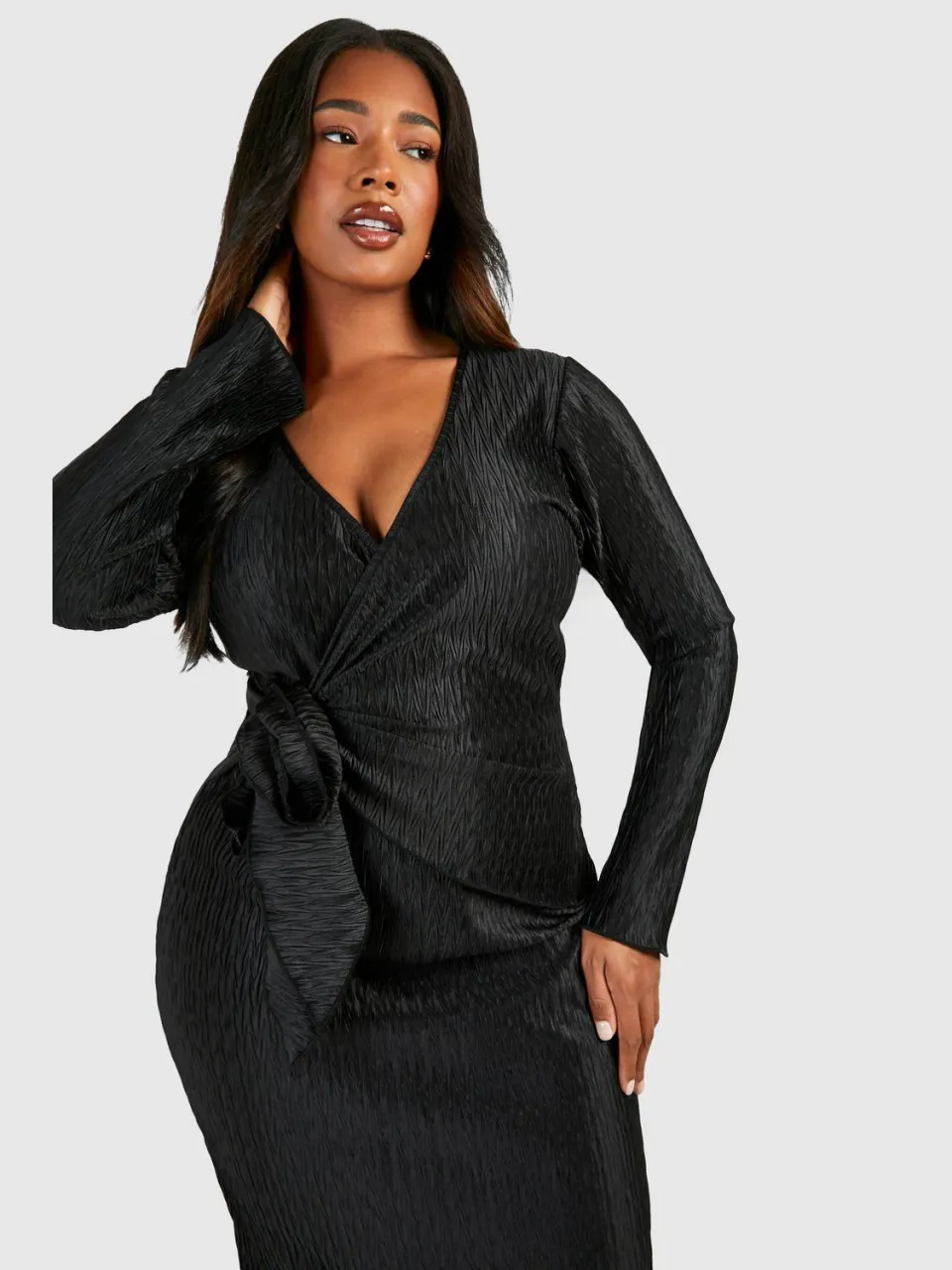 boohoo Dames Plus Wave Plisse Wrap Midaxi Jurk zwart, foto 4