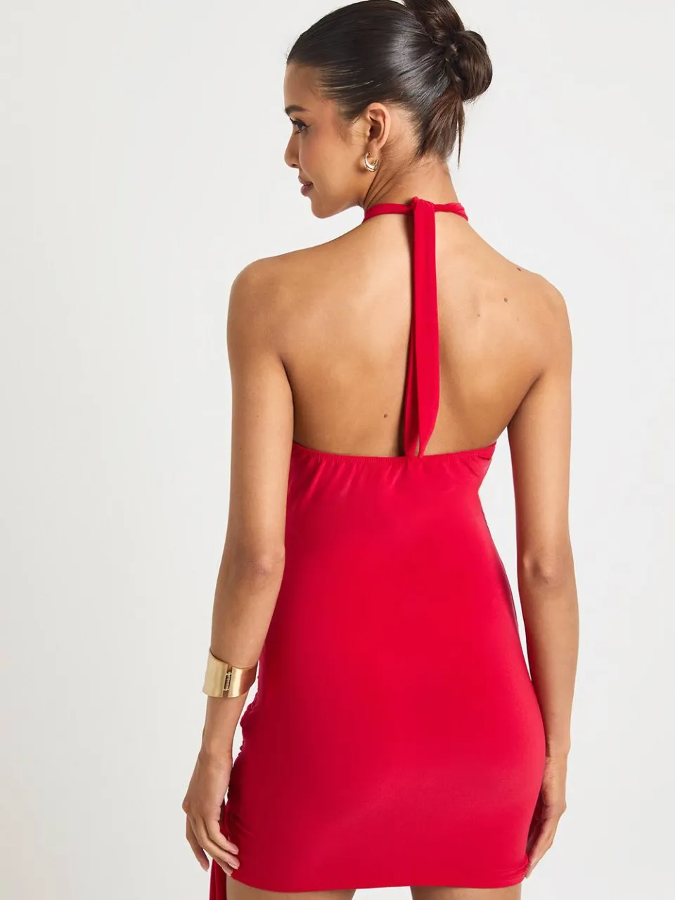 boohoo Dames Mini-jurk met halterneck en strikdetail rood, foto 3