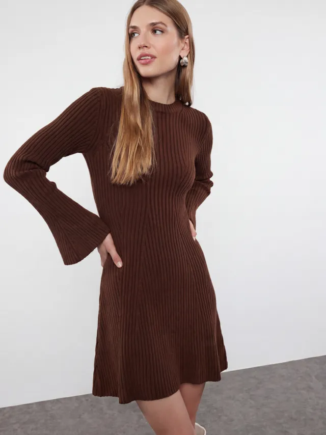 Trendyol TRENDYOLMİLLA Dames Bruin Effen Extra Kort / Super Mini Lang Casual A-lijn Jurken
