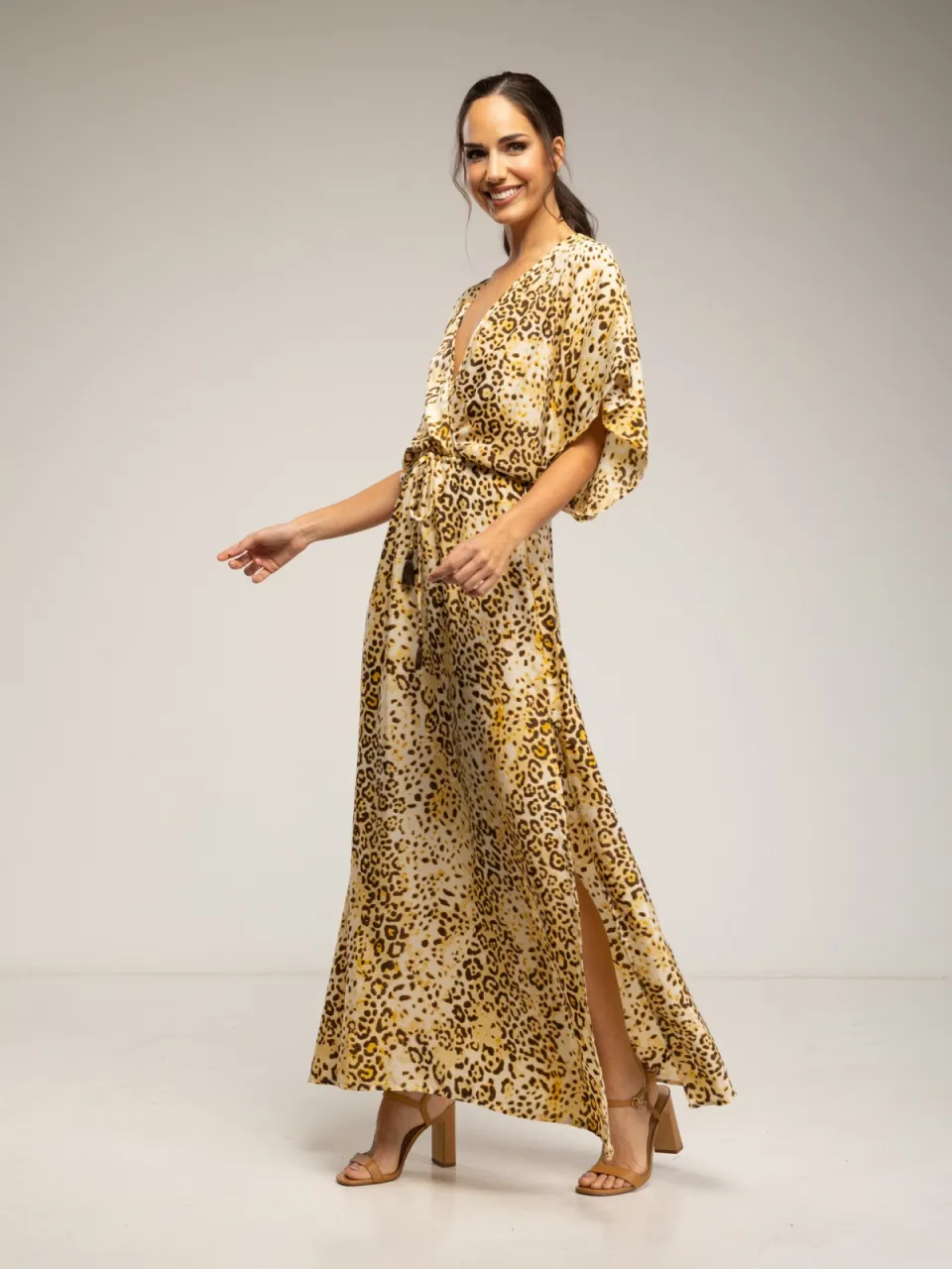 Tantra Lange jurk met dierenprint, overslagkraag, gerimpelde taille en zijsplitjes beige, foto 2