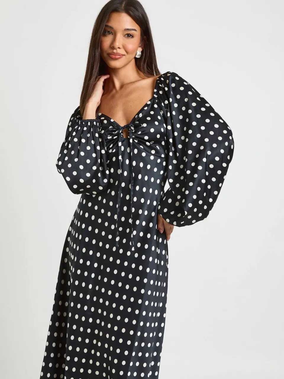 boohoo Dames Satijnen Midaxi Jurk Met Polkadots En Volumineuze Mouwen zwart, foto 3