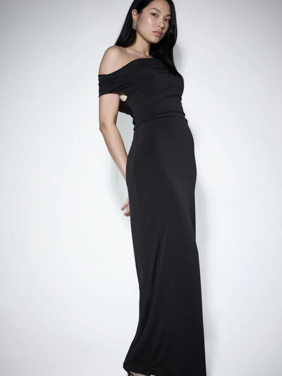 Hiccup Asymmetrische Kraag Slim Fit Maxi Jurk zwart, foto 2