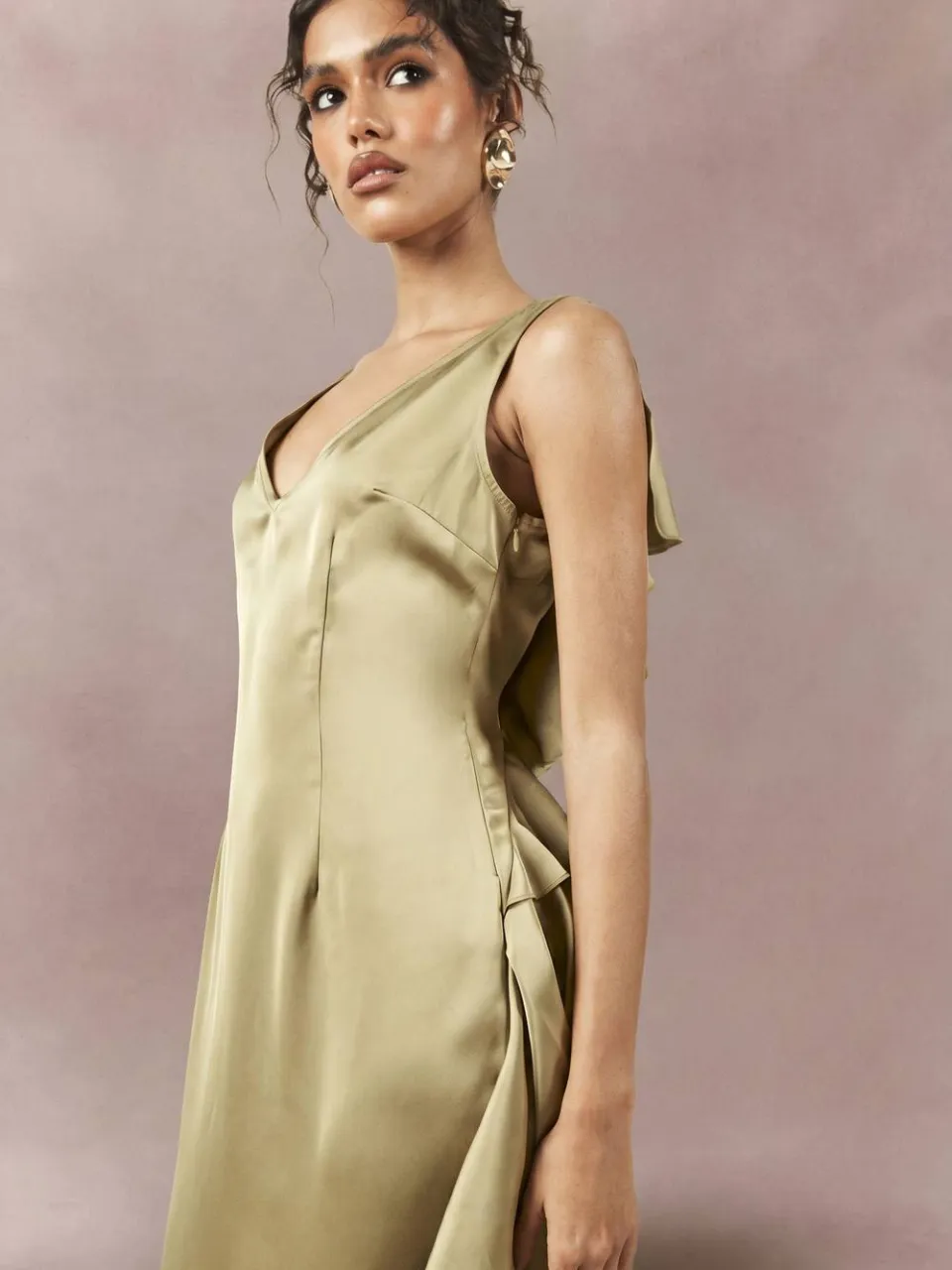 boohoo Dames Matte Satijnen Slip Jurk Met Ruches Op De Rug olijf, foto 3