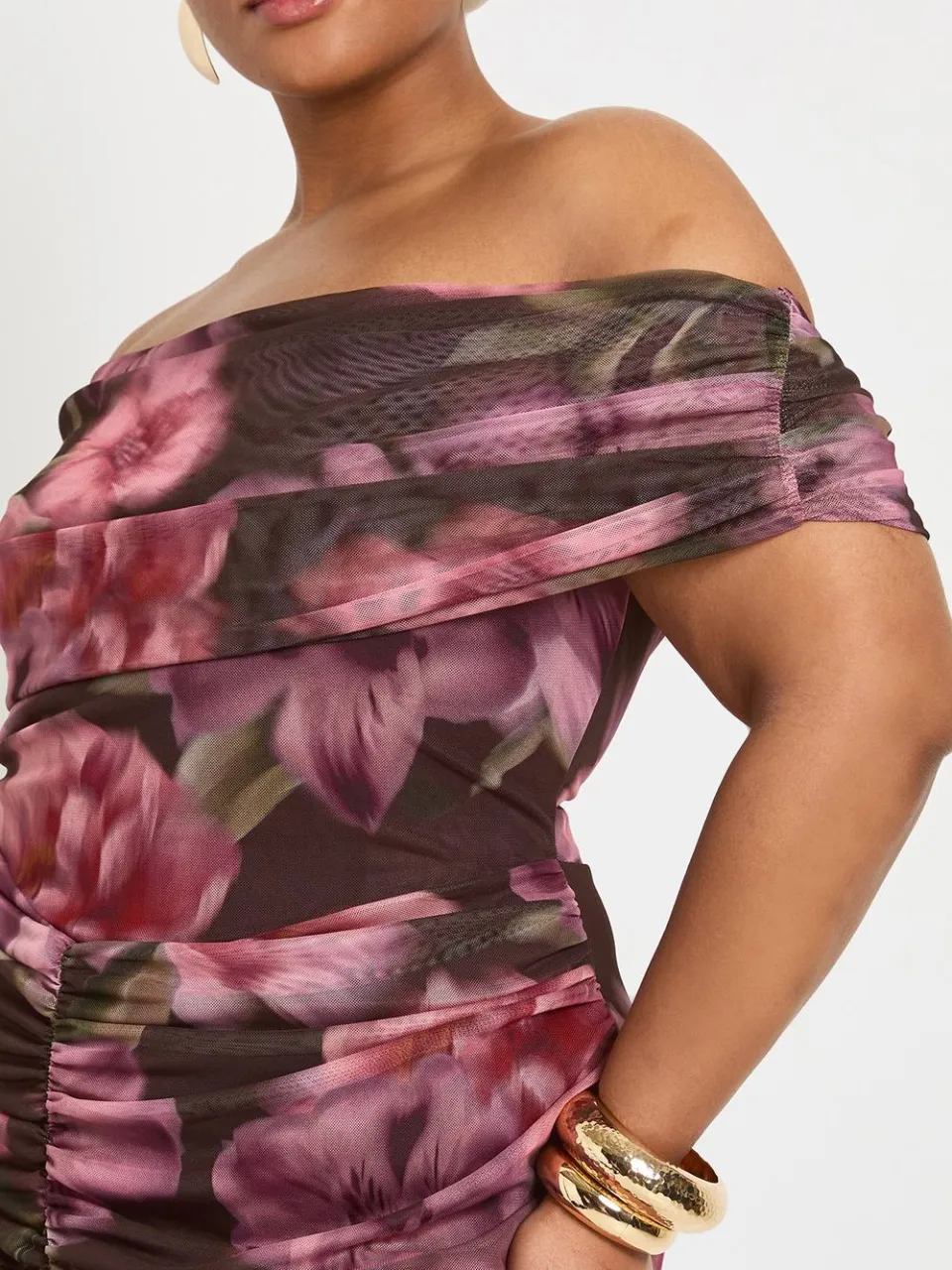 boohoo Dames Plus Bardot Gerimpeld Lijfje Midaxi Jurk multicolor, foto 3