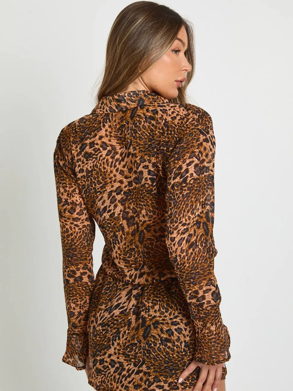 boohoo Dames Doorzichtige luipaard-shirtjurk met uitlopende manchetten bruin, foto 3