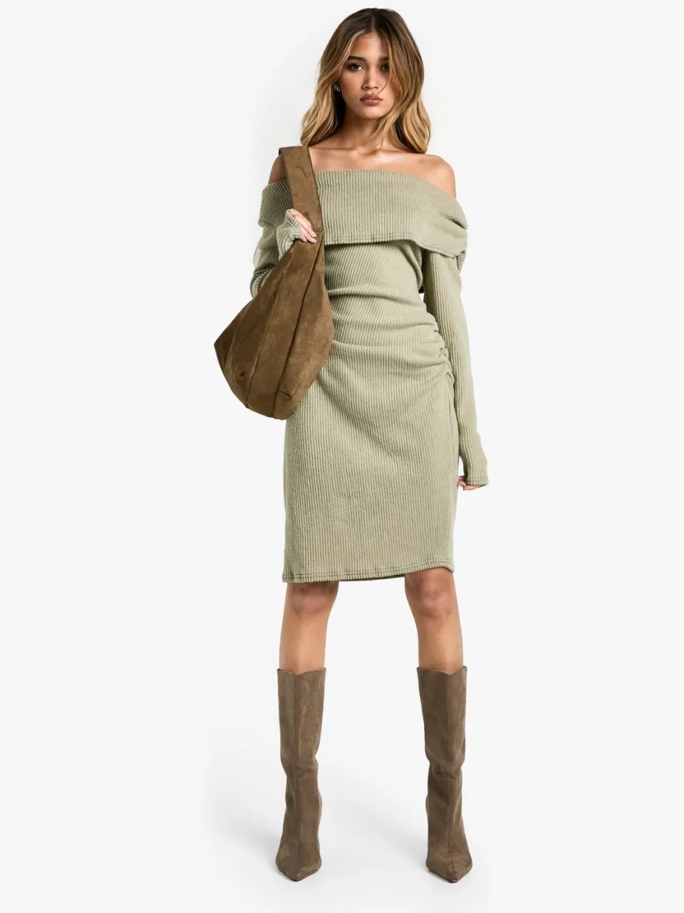 boohoo Dames Plus Soft Rib Asymmetrische Gerimpelde Bodycon Jurk licht kaki, foto 3
